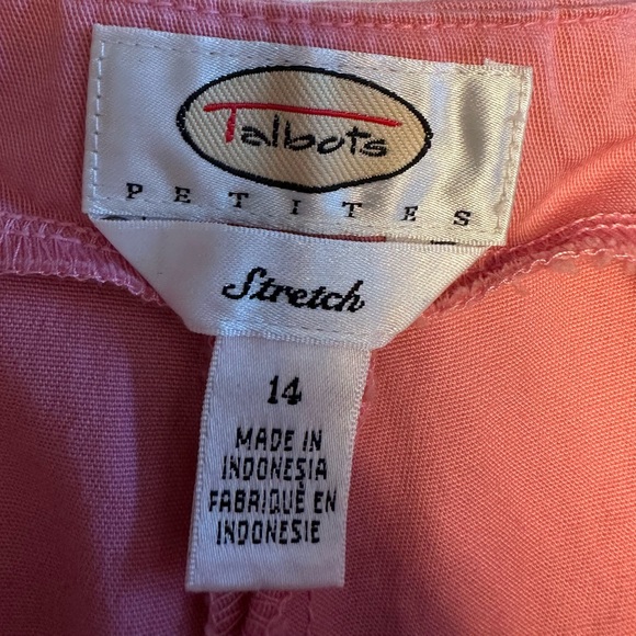 Talbots. Pink stretch, cotton capri pants. Side zipper. Worn only a few times. - Picture 3 of 4